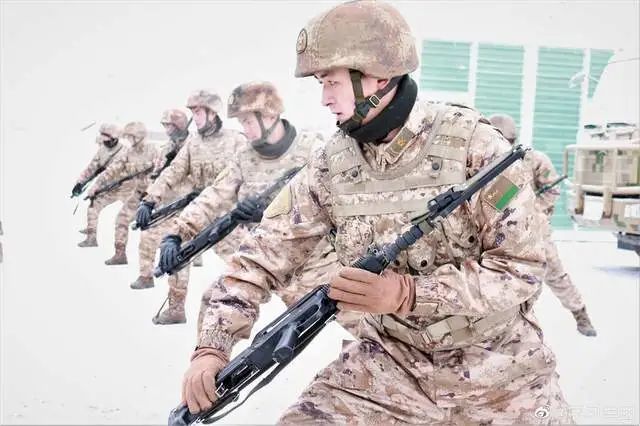実物　試着のみ、！迷彩中国人民解放軍（PLA） 21式星空迷彩　戦闘服上下 Amazon.co.jp: 実物中国軍最新型21式星空迷彩戦闘服上下帽子フル