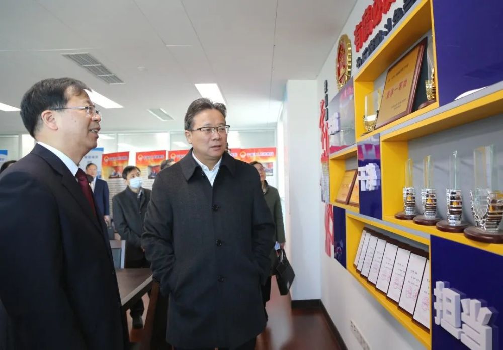 市中级法院常务副院长沈海东,市检察院常务副检察长黄贤宏,市委统战部