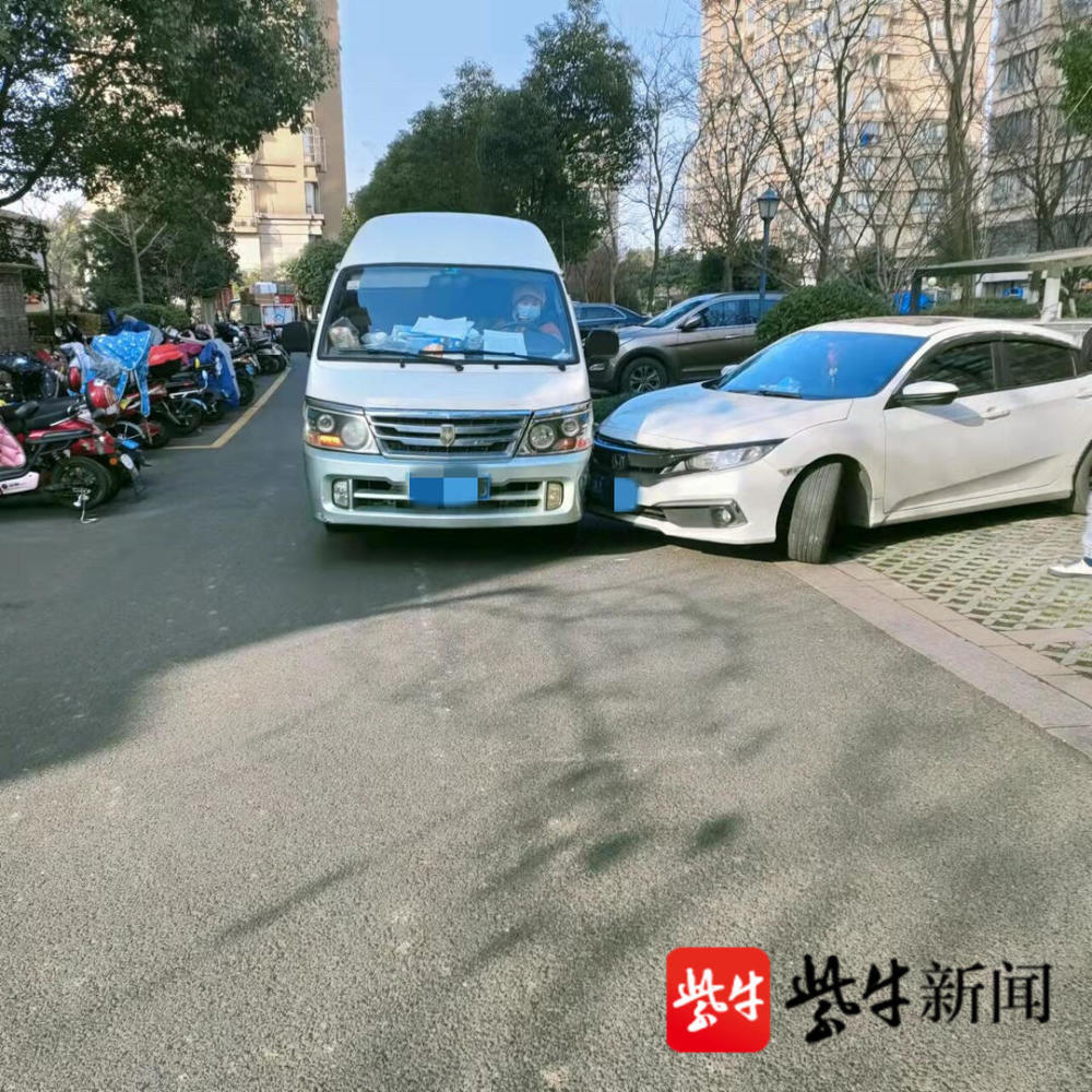 招聘小轿车司机_男子驾驶货车倒车时 将后车剐蹭,不满民警拖车进行反抗,随后赶来20多名民警 小轿车