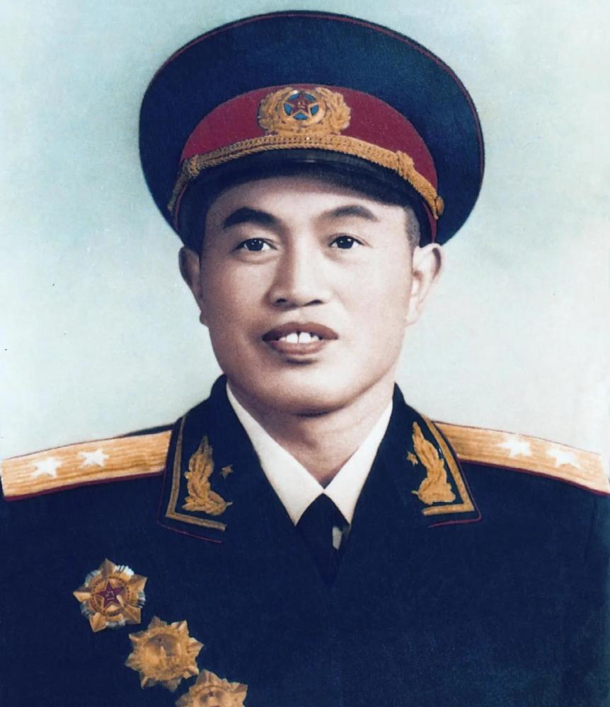 部主任:熊伯涛熊伯涛(湖北武汉人,开国少将)参谋长:刘昌毅)湖北红安人