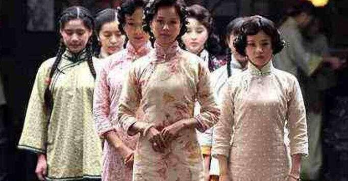 短剧中的小妾与军阀时代的交织，军阀时代，小妾的命运交织