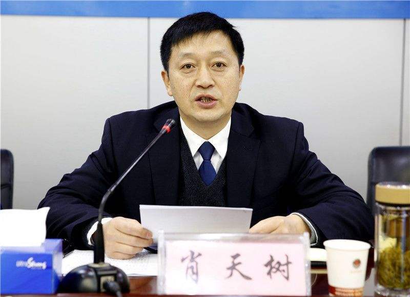 肖天树曾任咸宁市副市长,市公安局局长,24天前,他辞去咸宁市副市长