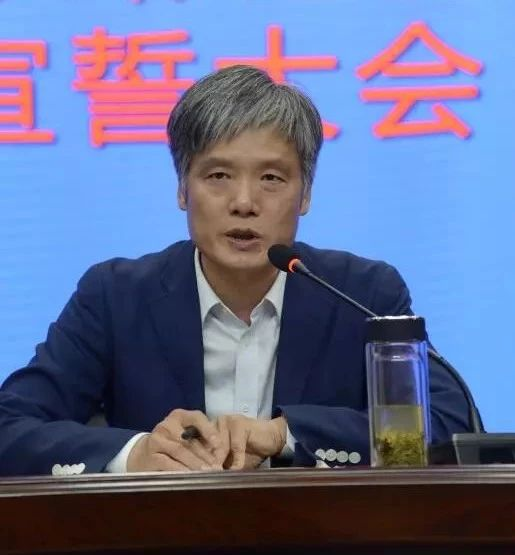 鄂州中专校长落马,被指善于为自己脸上贴金,曾誓言做"