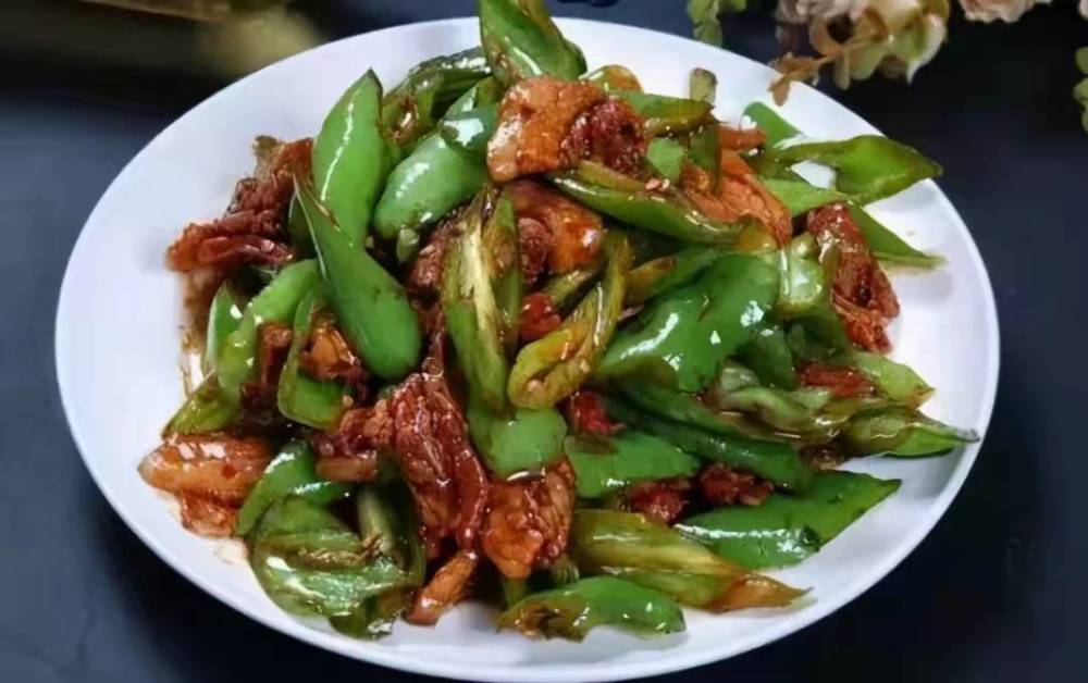 辣椒炒肉的汤油拌饭,也是吃辣椒炒肉不可错过的.
