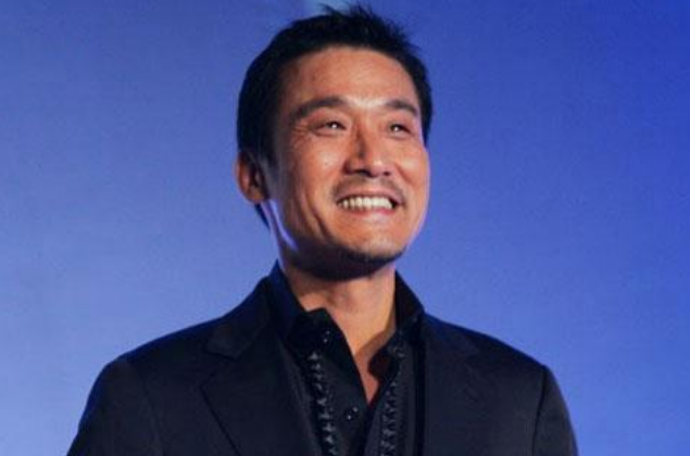经历被"封杀"被江湖大佬绑架到菲律宾拍戏,梁家辉一生有多传奇