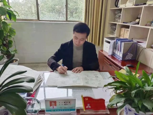 新干这位老师扎根农村十余载,只为