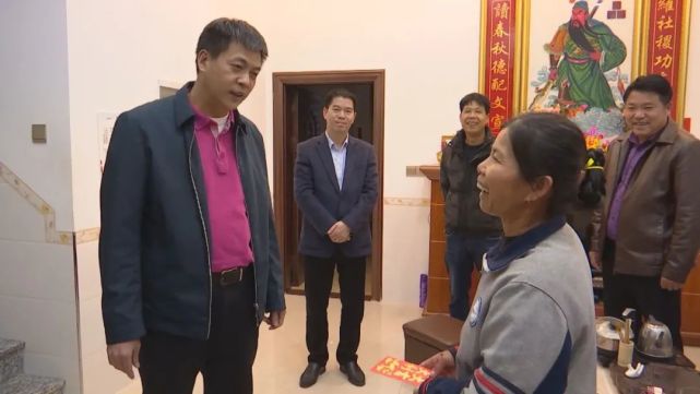 云霄县县长走访慰问挂钩脱贫户和计生困难户