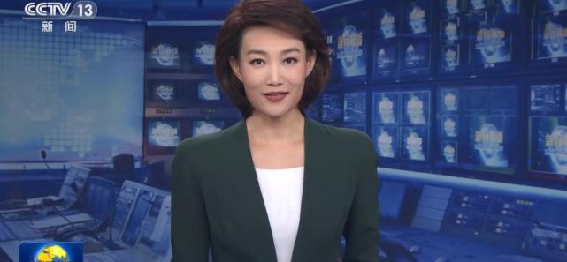 央视《新闻联播》主播李梓萌直播文艺节目,主持不改新闻播音腔