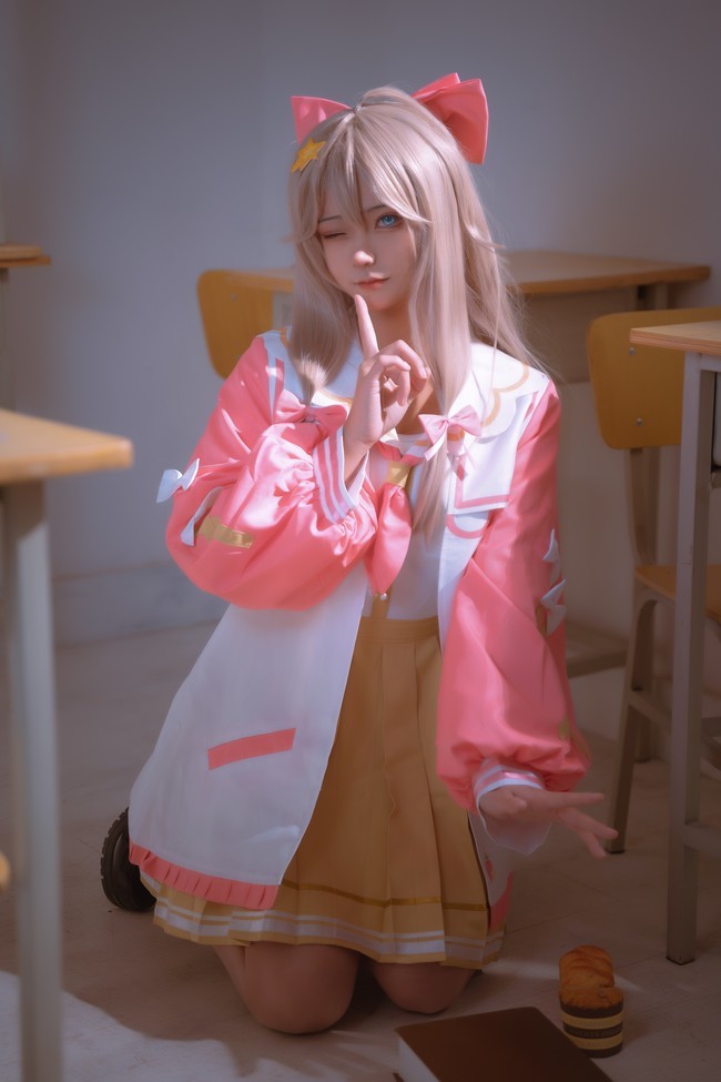 嘉然cosplay嘉心糖今天吃什么
