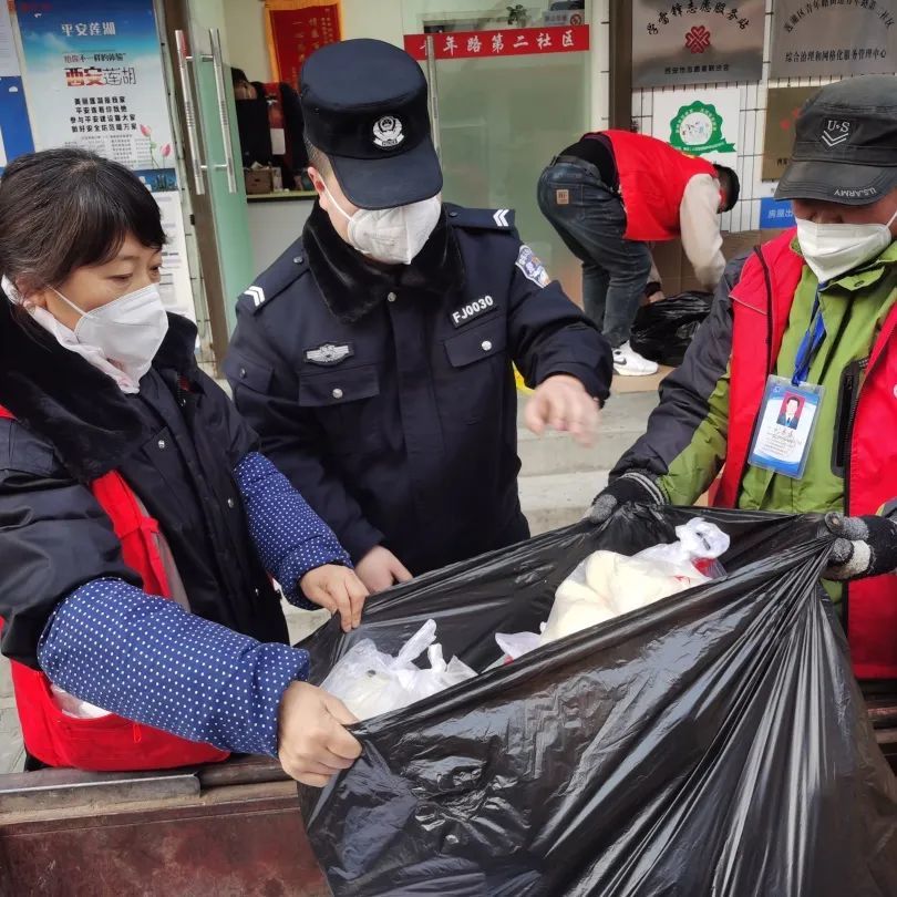 029公益志愿者在社区抗疫志愿服务之十六莲湖区