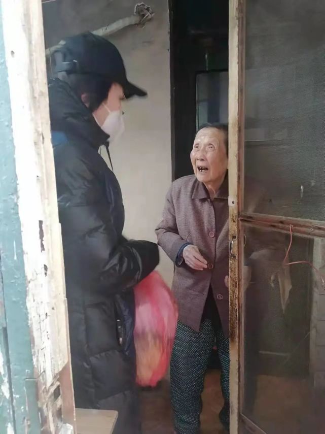参加此次活动的志愿者温鑫,范梦,张蓝心,陈亮亮,陈一康,方勋,冯宇辉