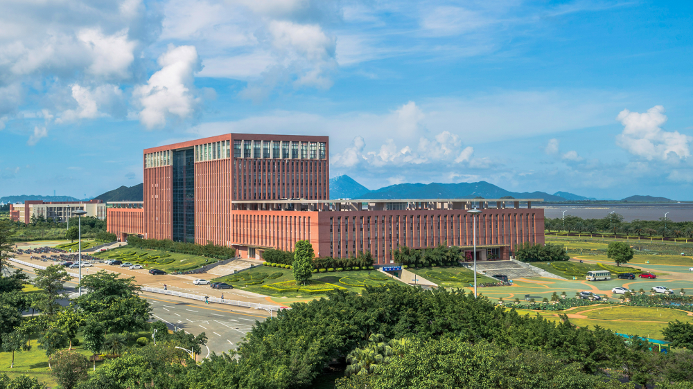 吉林大学珠海学院转设为珠海科技学院(高于本科线47分);中山大学新华