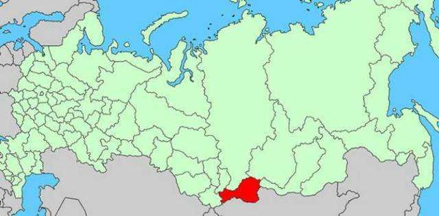 唐努乌拉山以北,和蒙古国接壤,归属俄罗斯西伯利亚联邦管区