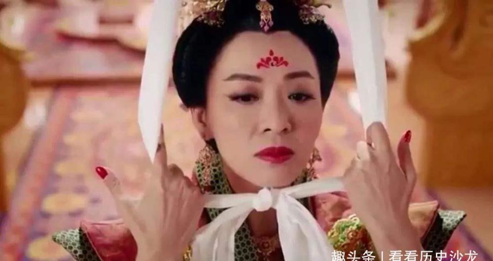 妃嫔们在吃完一顿饱饭后,要么主动挂白绫吊死,要么饮毒酒死,这些是