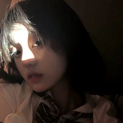 看起来很emo的头像