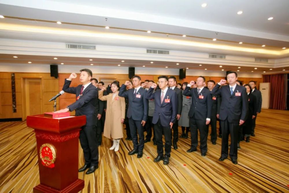 聚焦两会官渡区举行新一届区级国家机关领导人员宪法宣誓仪式