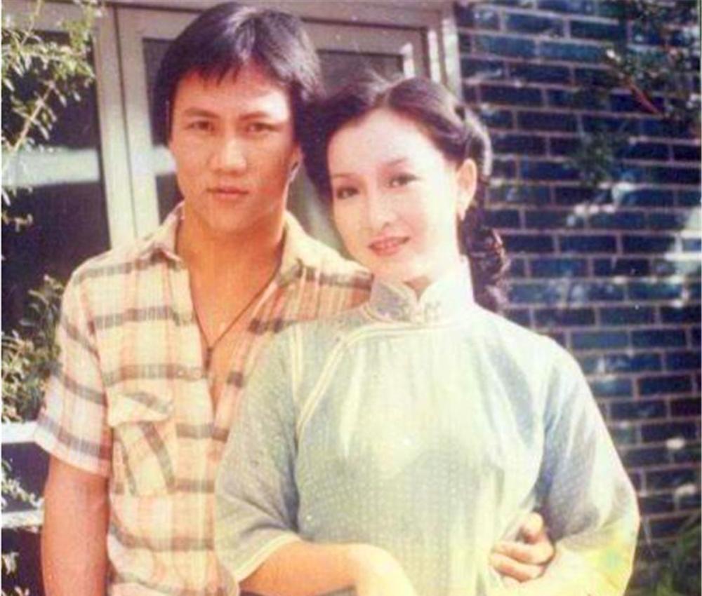 霍元甲黄元申41岁当和尚妻子独自养2娃父母的悲痛藏着眼泪