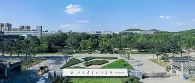 (6)泰山学院学校前身为1971年建立的枣庄市教师进修学校,1984年成立