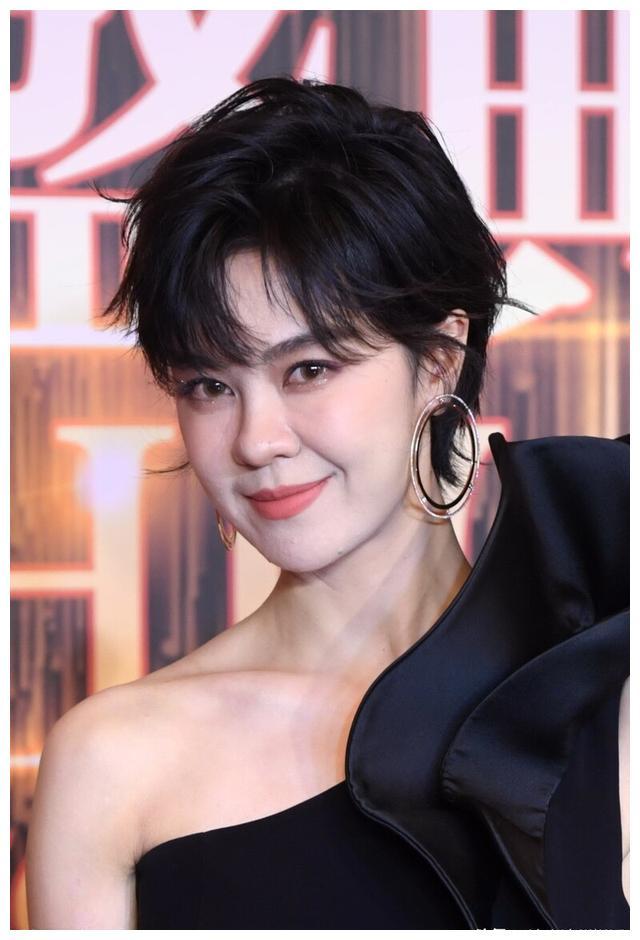 短发女神郁可唯领先华语乐坛半个姿态济宁摄影随笔札记