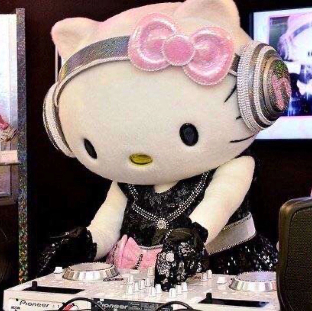 hellokitty可爱头像不会有人能拒绝开摩托的小猫吧