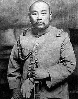 先生领导的同盟会,后来又脱离,依附广西督军,旧桂系军阀头子陈炳焜,在