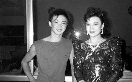金星第一任妻子美若天仙离婚时还怀着孕如今过得怎样了