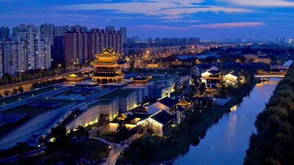 这个建立在刘行古镇原中心老街旧址上的菊泉文化街,重现了老菊泉市井