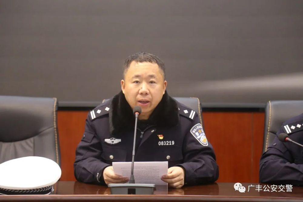 上午9点,广丰区公安局交警大队在二楼会议室举行2022年春运安保部署