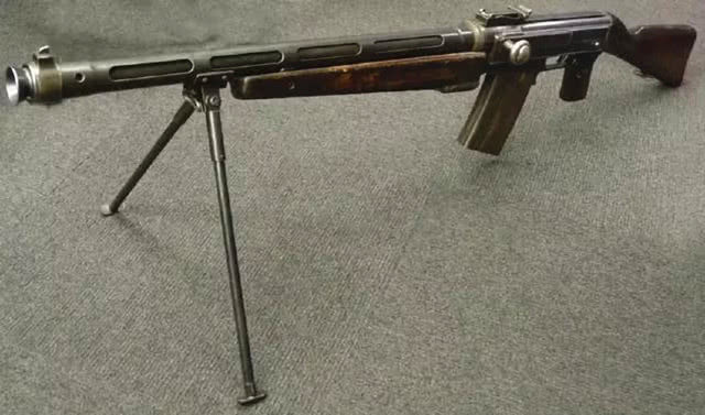 ke7轻机枪由帕尔·启拉利与gotthard end在瑞士西格公司轻武器工厂