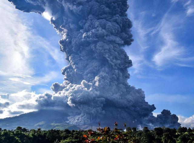 汤加火山喷发卫星图上蘑菇云清晰可见然而悲剧才刚刚开始