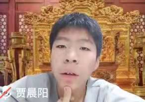 还有的同学边上厕所边开着网课视频,背景居然是传说中的"老八"网红