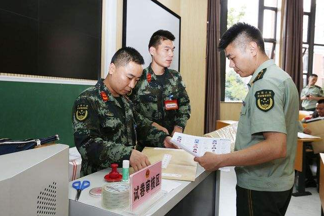 军队招聘文职_专科生也能报考的 铁饭碗 ,底薪9000起,大家可千万别错过(3)