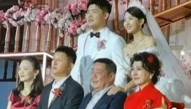 不仅如此,今年49岁的闫学晶,和第二任丈夫马明东于2018年的时候生下