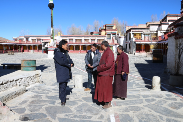 顿珠同志深入帕索寺开展党的十九届六中全会中央经济工作会议自治区第