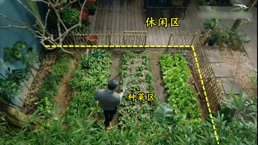 庭院规划我心里有数用篱笆圈一个菜园子留一半铺防腐木休闲