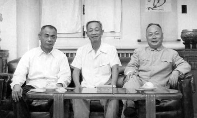 堂兄陈修和曾任国民党沈阳兵工厂中将厂长,1948年率部起义.