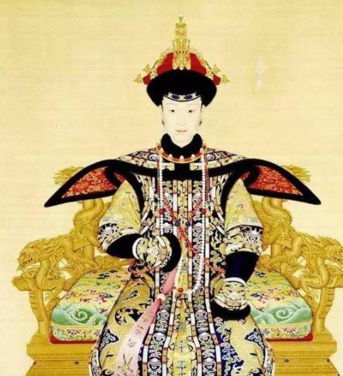 清朝4位皇后朝服像:富察皇后端庄大气,甄嬛很霸气!