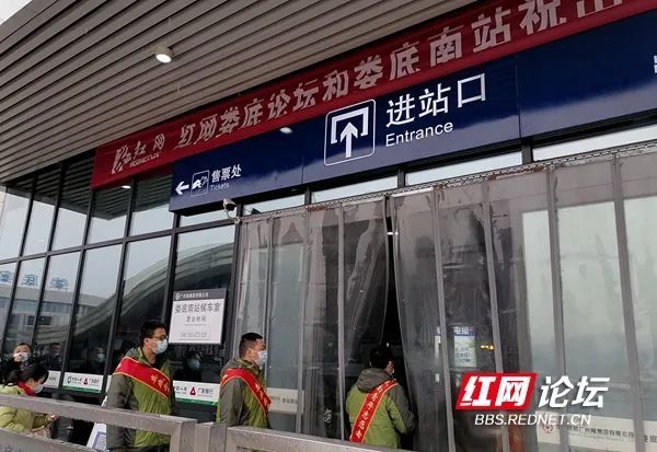 和往年一样,我早早地来到了高铁娄底南站,随后又来到了娄底火车站,亲