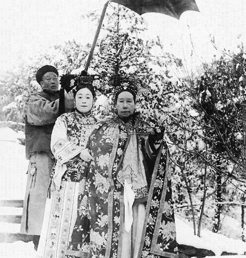 图:奕譞与叶赫那拉·婉贞合影.