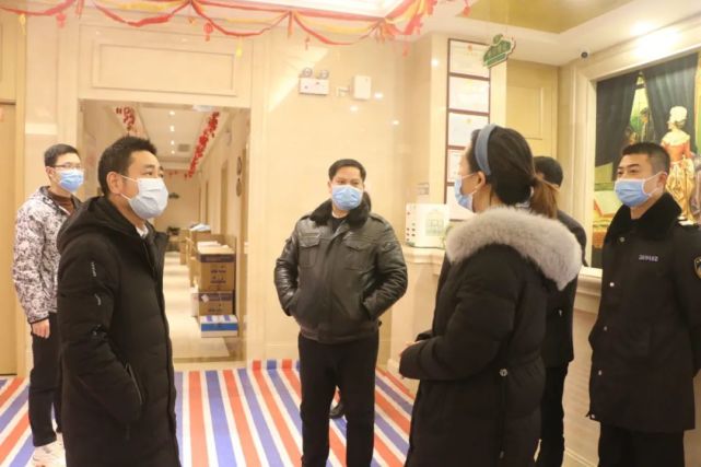 县委卫健工委书记,县卫健委主任彭传焱陪同
