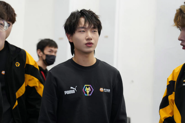 清清果然是fly的接班人被爆前往狼队试训飞牛的态度一目了然