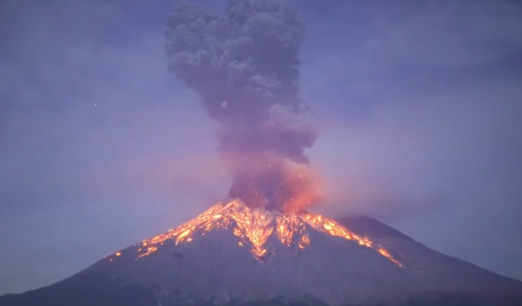 并且日本工作人员检测到富士山火山喷发口从17年前的44个增加到252个