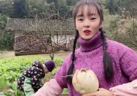网红黄琴靠卖惨圈粉百万有房有车离过婚还有男友奶奶被过度消费