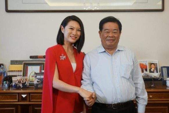 曹德旺移情别恋向妻子提出离婚妻子一封回信就让他回心转意