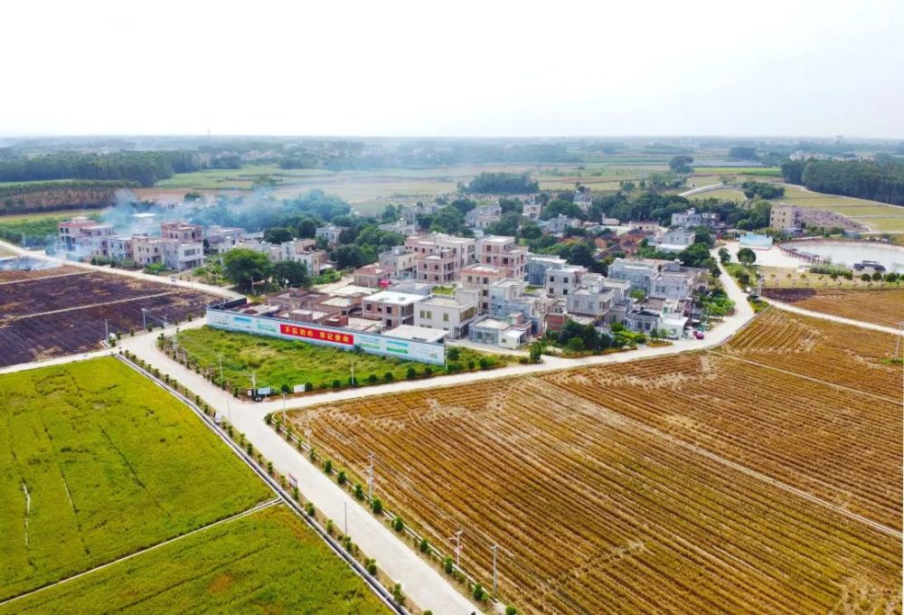 怡的田园画卷目之所及乡风民情和谐淳朴农舍庭院安谧恬静田连阡陌美如
