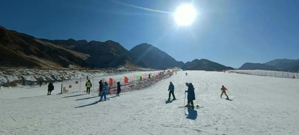 永昌南坝滑雪场骊靬冰雪大世界专线开通