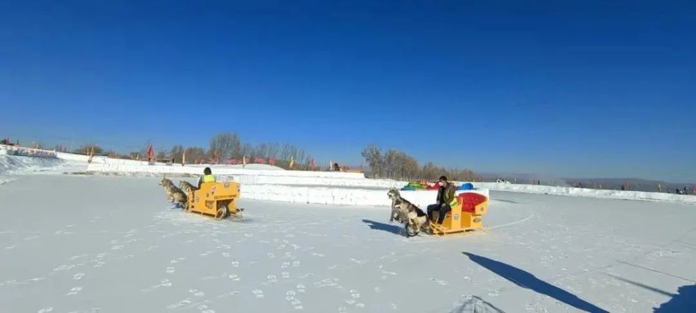 永昌南坝滑雪场骊靬冰雪大世界专线开通