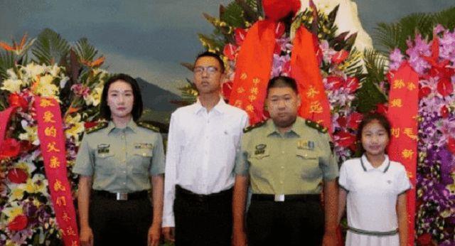 毛东东今年17岁个子已有1米87今年跟随父亲回开慧镇祭祀祖母
