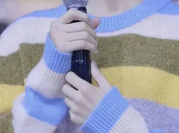 宋亚轩这手也太细长了吧!爱手控的速速集合!