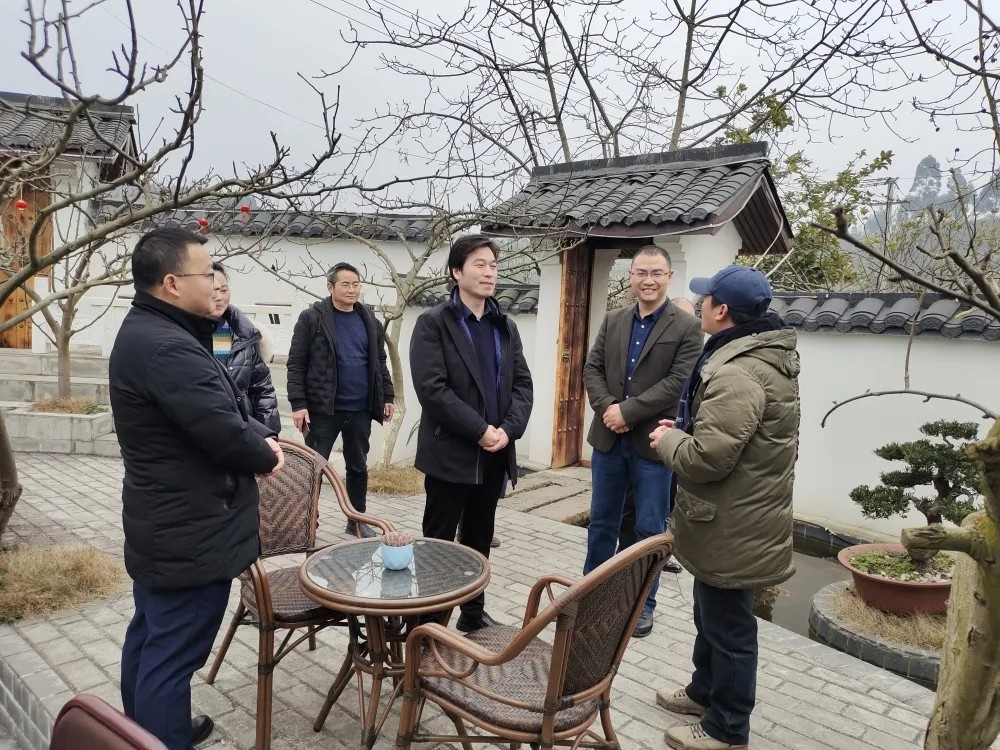 彭州市委常委组织部部长付启章一行到葛仙山镇调研产业发展工作